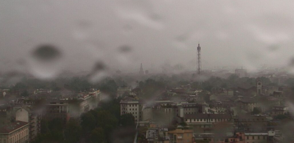 Maltempo Al Centro Nord Forti Temporali Intense Grandinate Su Milano