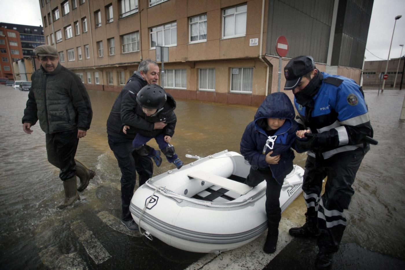 Maltempo In Spagna Allagamenti E Danni Nel Nord Del Paese Foto