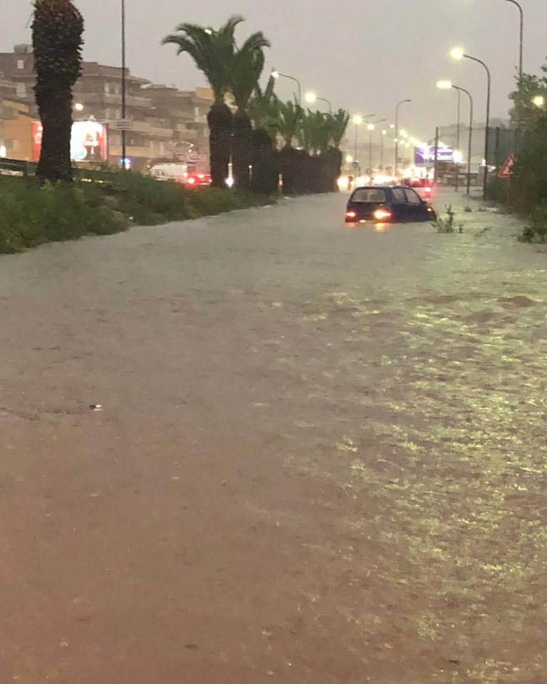 Maltempo In Sicilia Disastrosa Alluvione Tra Catania Enna E Siracusa