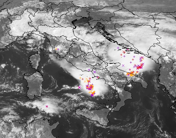 Allerta Meteo Il Maltempo Si Sposta Al Sud Forti Temporali Nei Mari