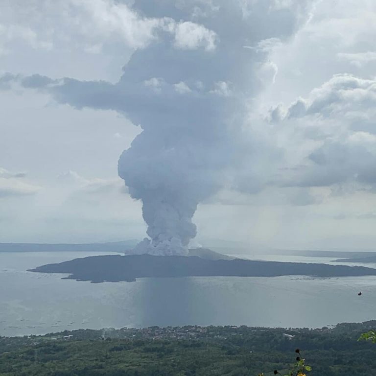 Filippine Violentissima Esplosione Del Vulcano Taal FOTO E VIDEO