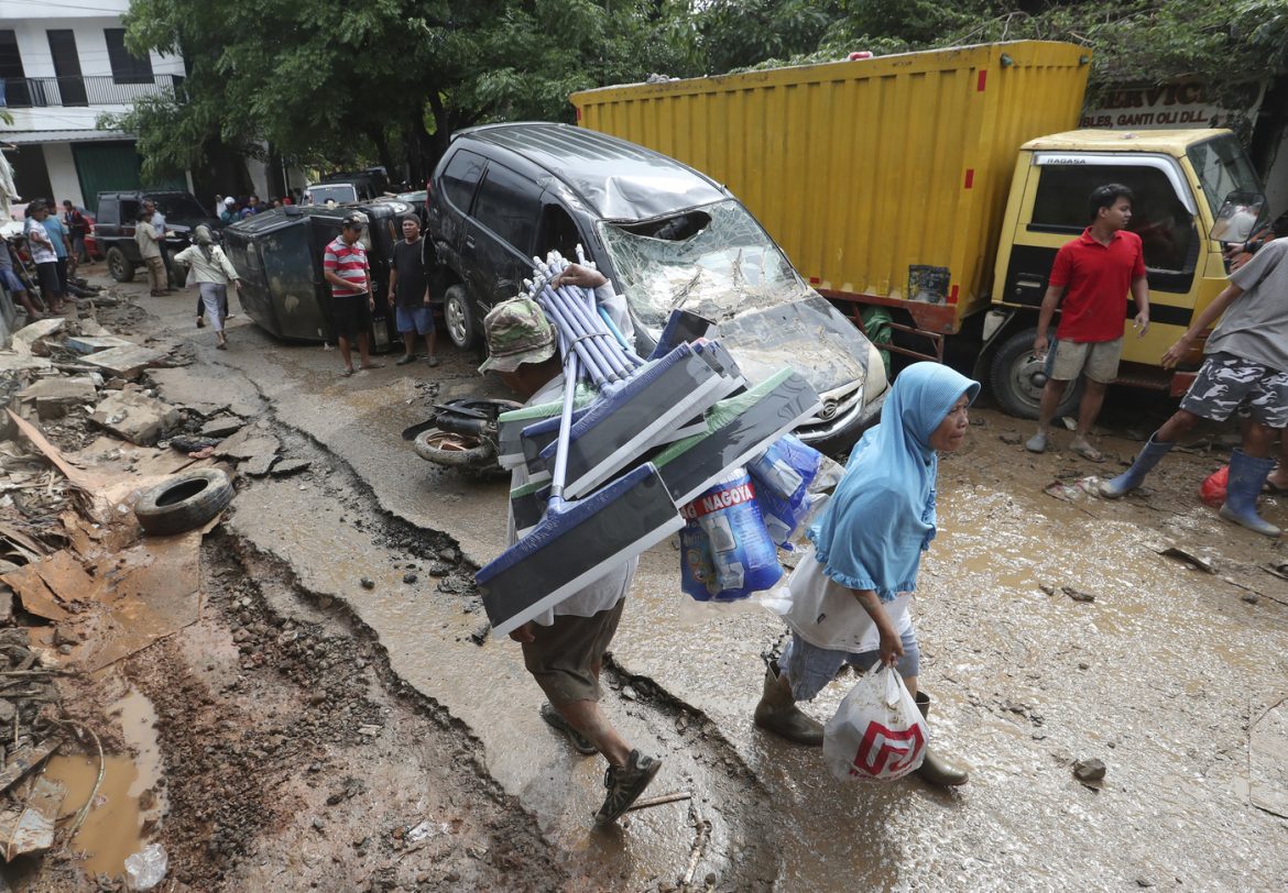 Indonesia Inondazioni A Giacarta Interi Quartieri Invasi Dall Acqua