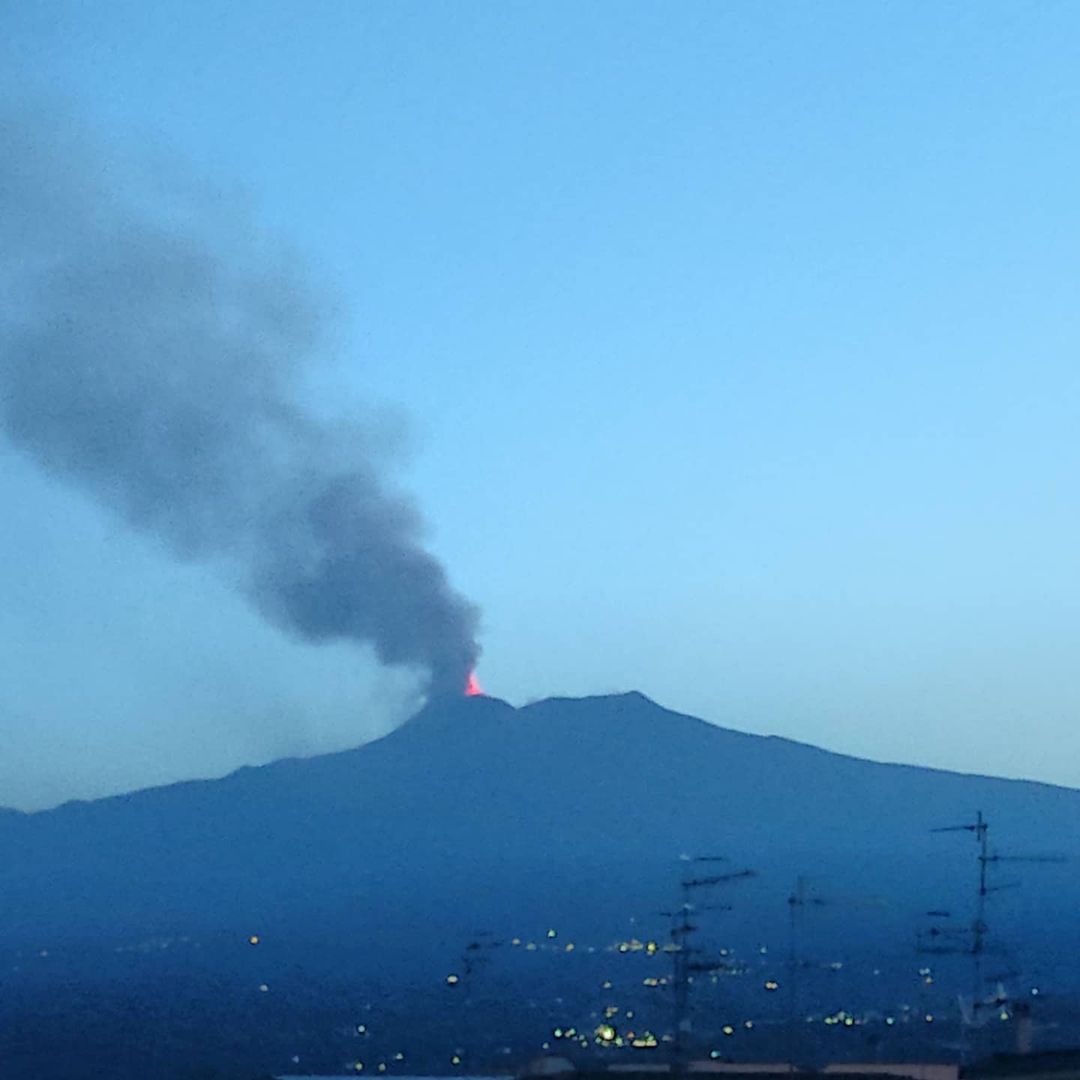 Etna Concluso Il Parossismo Fontana Di Lava Cessata E Rapido