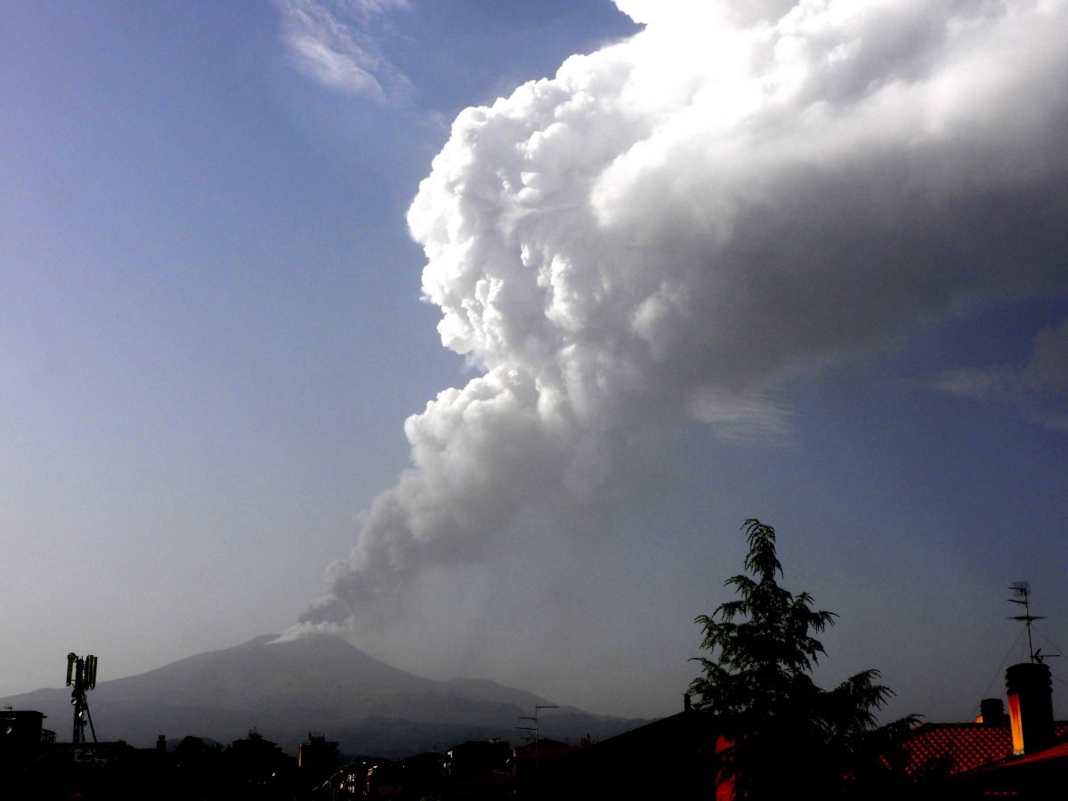 Piovono Lapilli Finisce L Eruzione Dell Etna E I Comuni Limitrofi Si