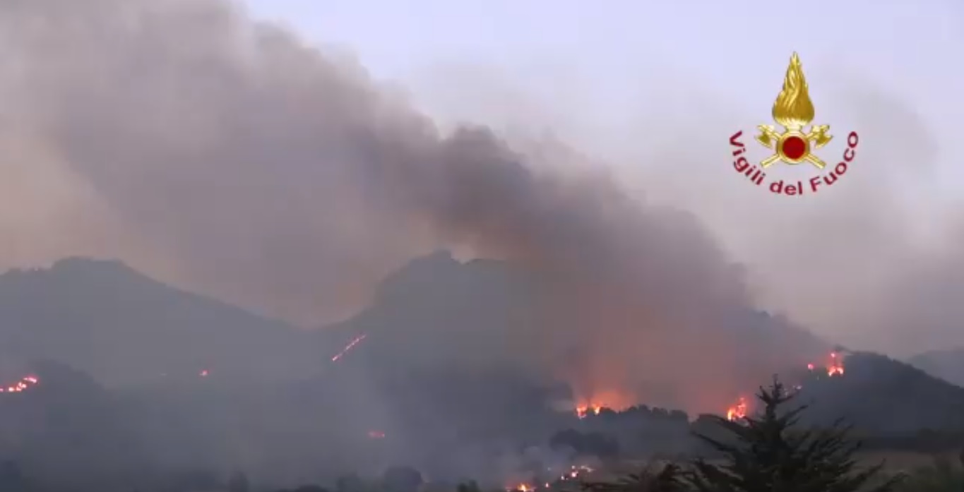 Emergenza Incendi In Sicilia Fiamme A Messina E Palermo Allerta Per