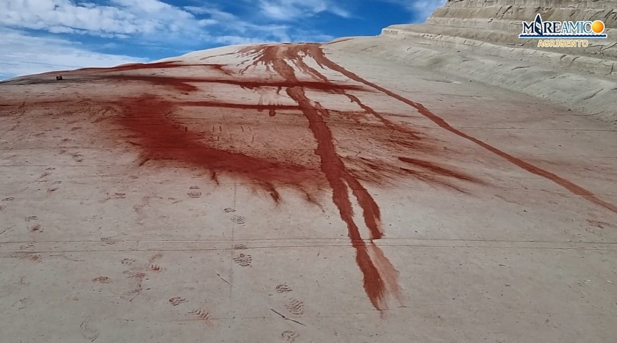 Atto Criminale Alla Scala Dei Turchi Sfregiata La Marna FOTO E VIDEO