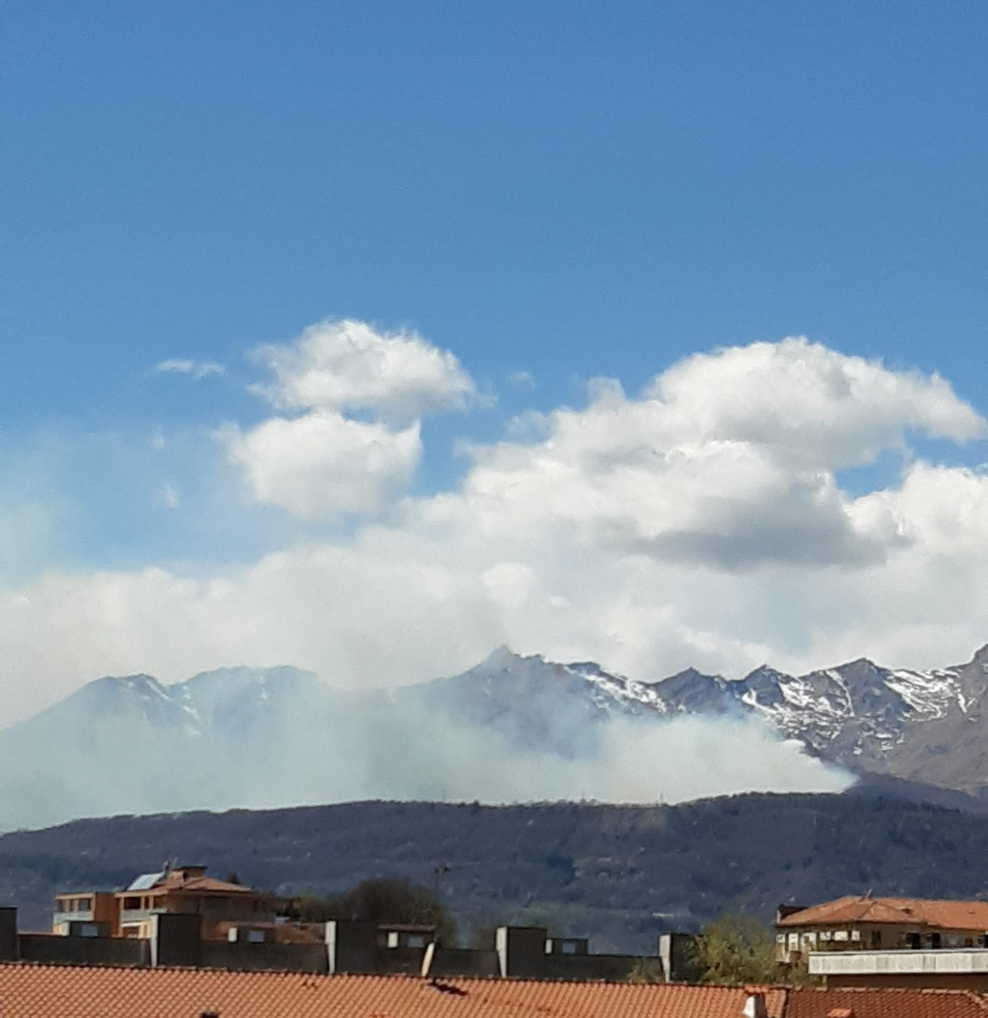 Forte Vento In Piemonte Raffiche Di Oltre Km H Tetti Scoperchiati