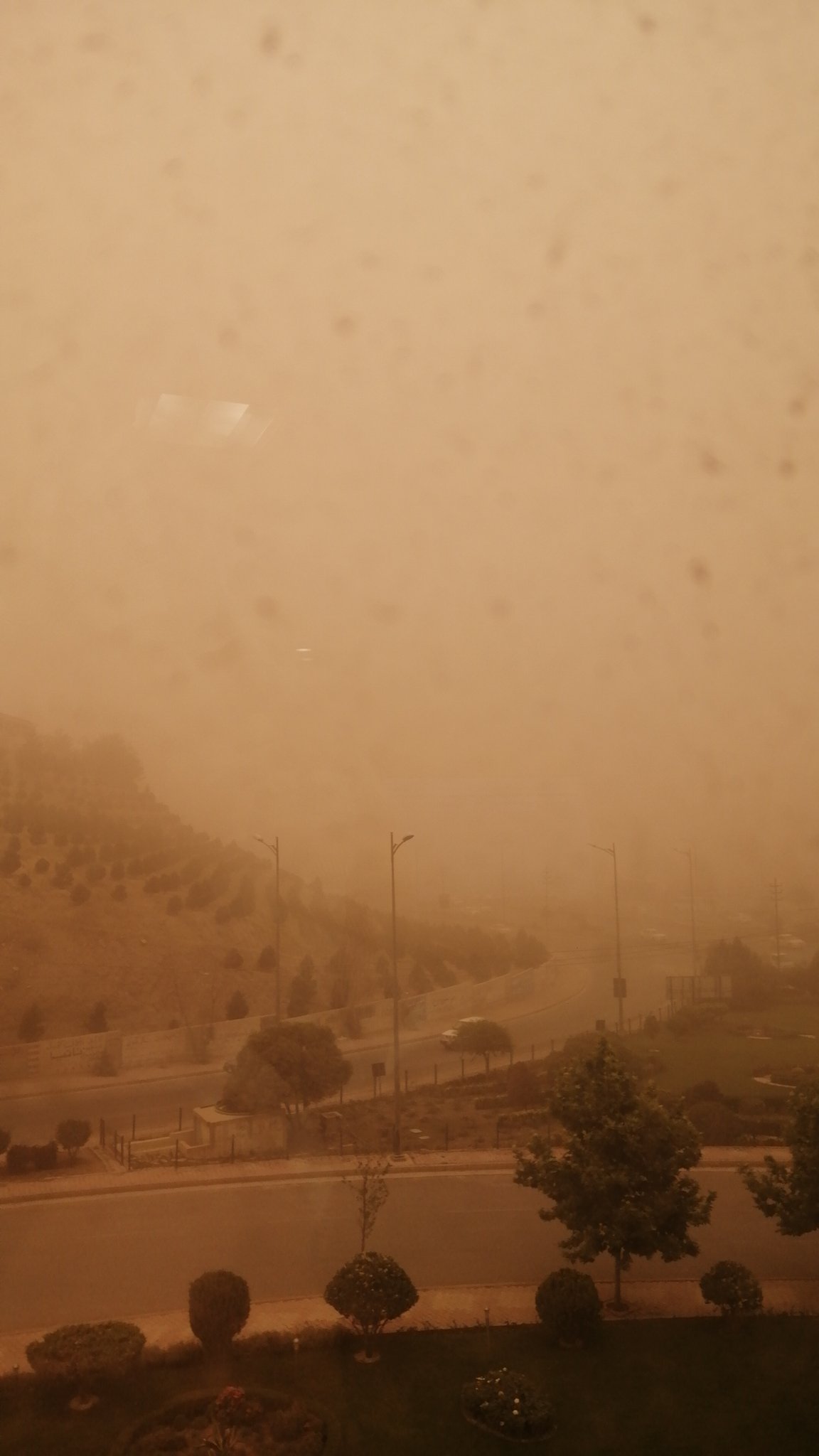 Tempesta Di Sabbia In Iraq Decine Di Ricoverati Chiusi Gli Aeroporti