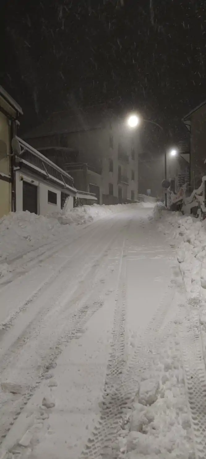 Ovindoli La Nevicata Si Intensifica Nella Notte Le Foto In Diretta