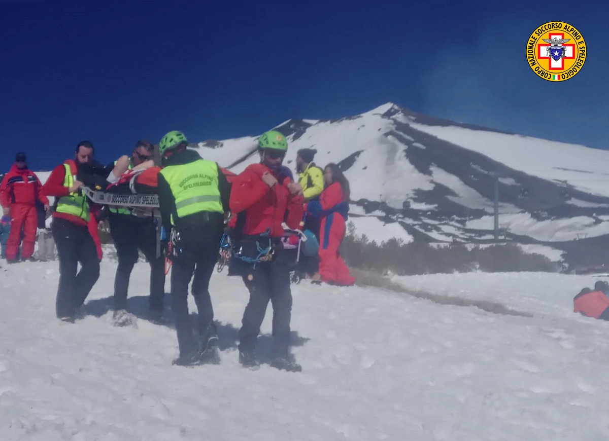 Incidente Sull Etna Violenta Caduta Con Lo Slittino Intervento Del