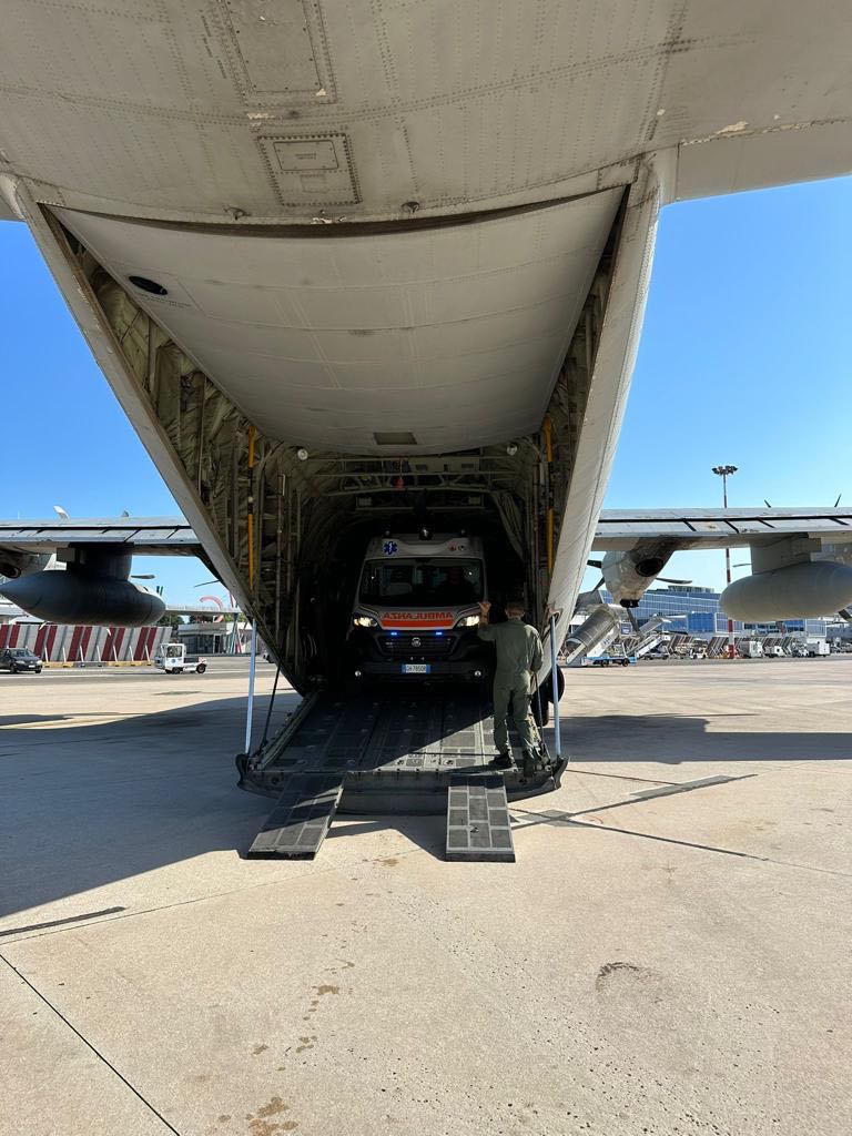 Aeronautica Militare Trasporta Bambino In Pericolo Di Vita A Bordo Di