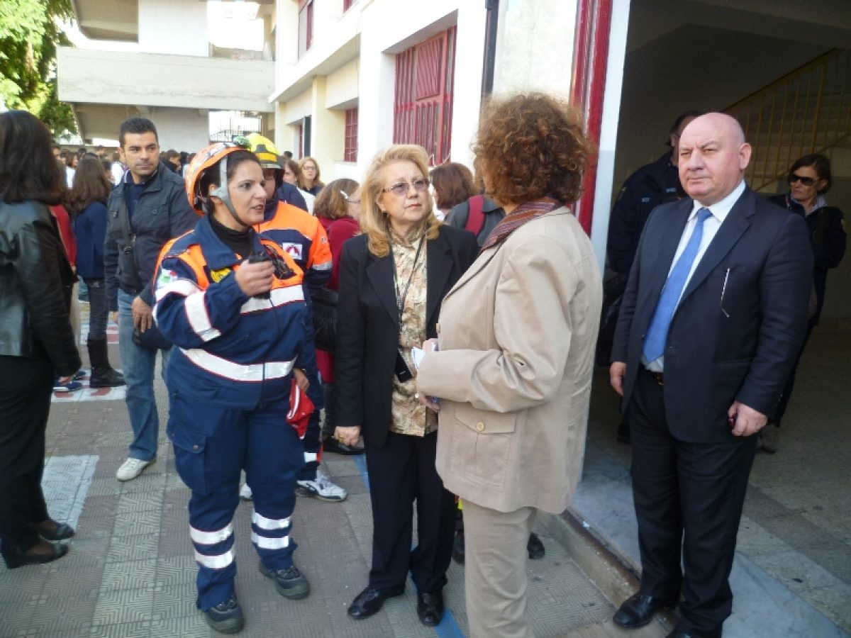 Protezione Civile Anche A Reggio Calabria L Esercitazione Di Evacuazione Di Una Scuola