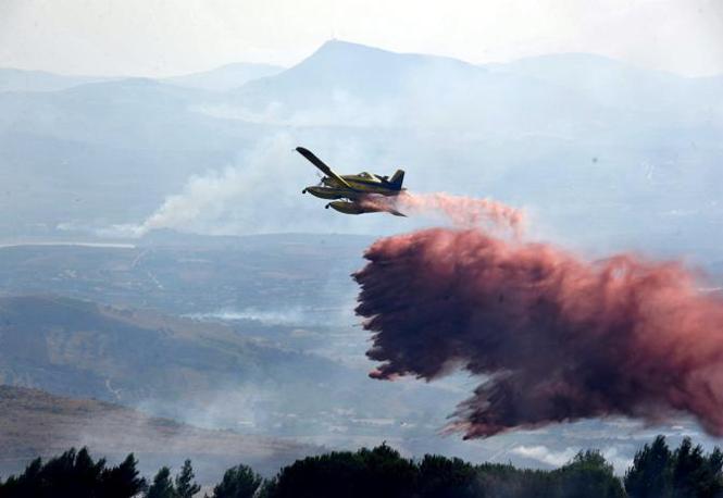 Vasto incendio nel materano 350 ettari di vegetazione in fumo