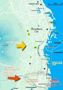 Una mappa attuale della città di Shimabara. In basso il percorso dei flussi piroclastici dovuti all’eruzione del 1991. Al centro, in giallo, l’area teatro del movimento franoso del 1792. Le isolette circondate dall’ovale giallo tratteggiato rappresentano il residuo odierno dei detriti scivolati in mare (da Cities on Volcanoes 5, 2007)