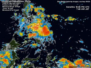 La piccola depressione tropicale che si spinge verso l'isola filippina di Mindanao, dove scaricherà intense precipitazioni a sfogo temporalesco