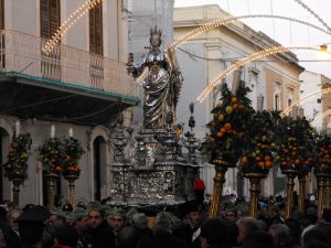 Fig.1 - La statua di Santa Lucia in processione a Siracusa