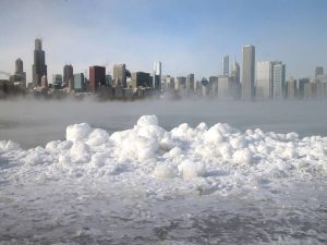 L'immagine del fenomeno dei cosiddetti "fumi artici" sul lago Michigan