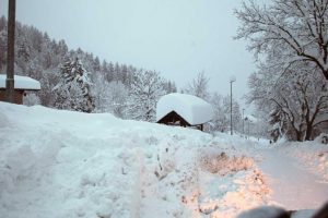 31 GENNAIO 2014 BELLUNO CADORE STRADE BIANCHE E NEVE A METRI