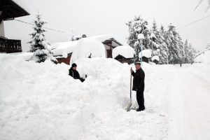 31 GENNAIO 2014 BELLUNO CADORE STRADE BIANCHE E NEVE A METRI