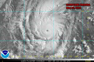 L'uragano "Amanda" durante la fase di massima intensità in pieno Pacifico orientale