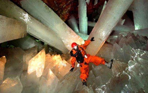 La Grotta Dei Cristalli Giganti Di Naica Viaggio Nella Cappella Sistina Della Geologia Foto