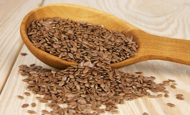 Farina di semi di lino: proprietà, benefici e ricette - fem