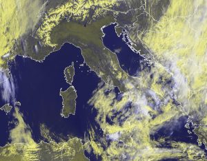 Si notano i cieli limpidi e tersi su tutte le regioni del centro-nord grazie al contributo del "Foehn"