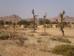 Il tipico paesaggio del Pakistan centro-meridionali, luoghi dove si possono toccare temperature superiori ai +50°C all'ombra