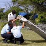 Ritrovati rottami “misteriosi” nell’oceano Indiano, sono i resti dell’MH370 di Malaysia Airlines? Le FOTO