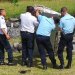 Aereo Malaysia Airlines scomparso: trovato pezzo di ala fuori dall’area delle ricerche [FOTO]