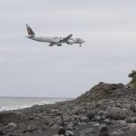 Boeing 777, trovati nuovi detriti nell’isola de La Reunion [FOTO]