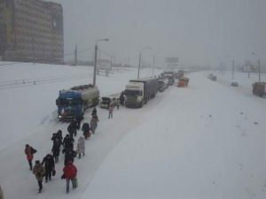 La città di Omsk subito dopo la bufera di neve della mattinata odierna