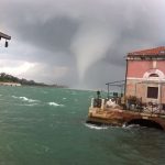 Tornado in Italia, non sono una novità: ecco gli episodi più disastrosi del passato [GALLERY]