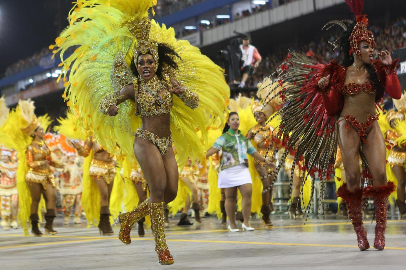 I colori del carnevale brasiliano invadono Catanzaro 