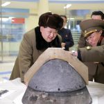 Kim Jong-un a una prova simulata di rientro atmosferico di un missile balistico [FOTO]