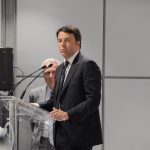 Renzi alla Piaggio di Pisa per i 70 anni della Vespa: “l’Italia riparte e guarda alle sfide del futuro” [FOTO]