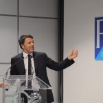 Renzi alla Piaggio di Pisa per i 70 anni della Vespa: “l’Italia riparte e guarda alle sfide del futuro” [FOTO]