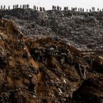 Guatemala, crollo in discarica: soccorritori all’opera [FOTO]