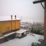 Freddo e neve sulle Alpi: si imbiancano anche i fondovalle come in pieno inverno [FOTO e VIDEO]