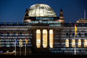 TTIP Projection on Reichstag Building in BerlinTTIP Projektion auf den Reichstag in Berlin