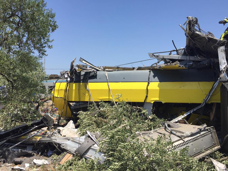 incidente treni puglia