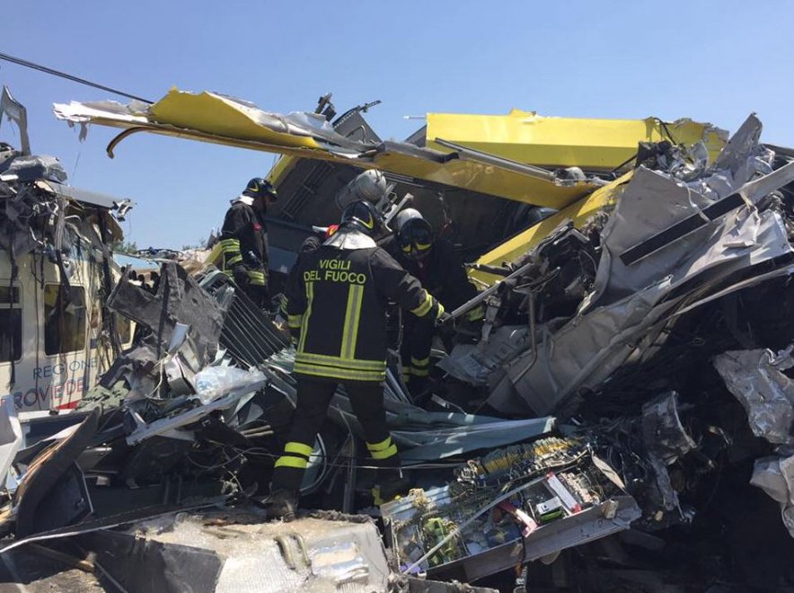 incidente treni puglia