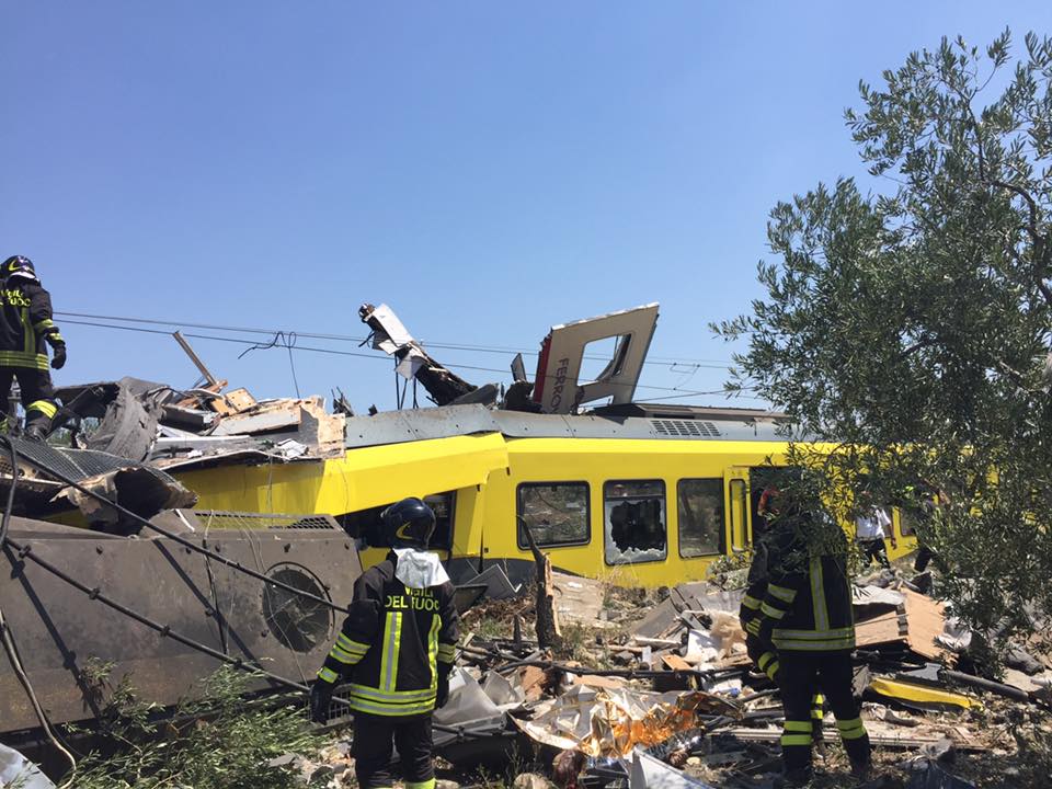 incidente treni puglia