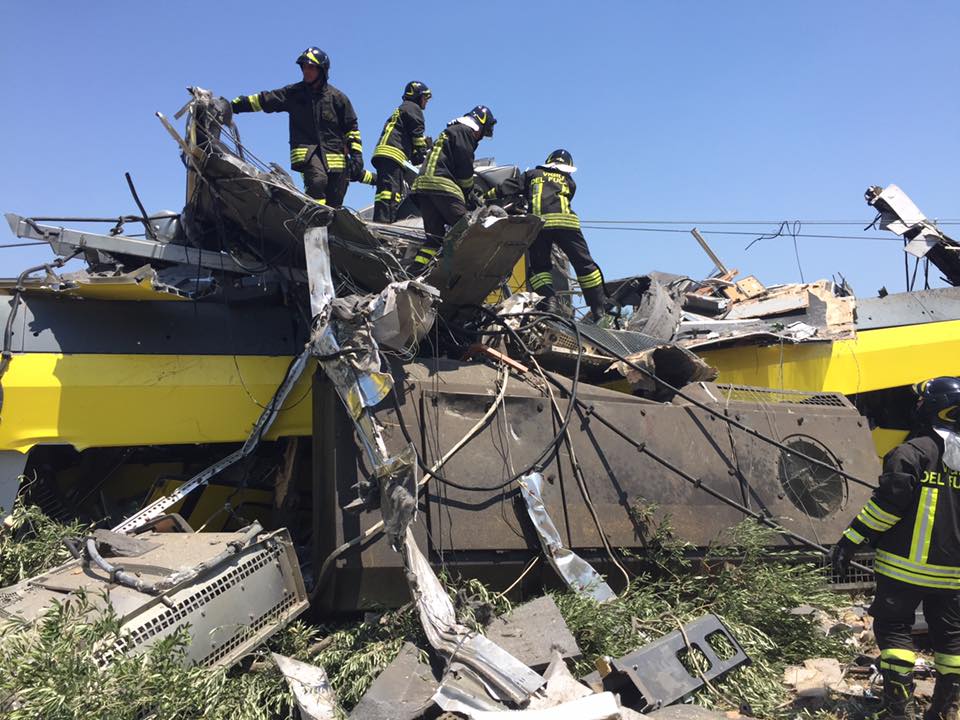 incidente treni puglia