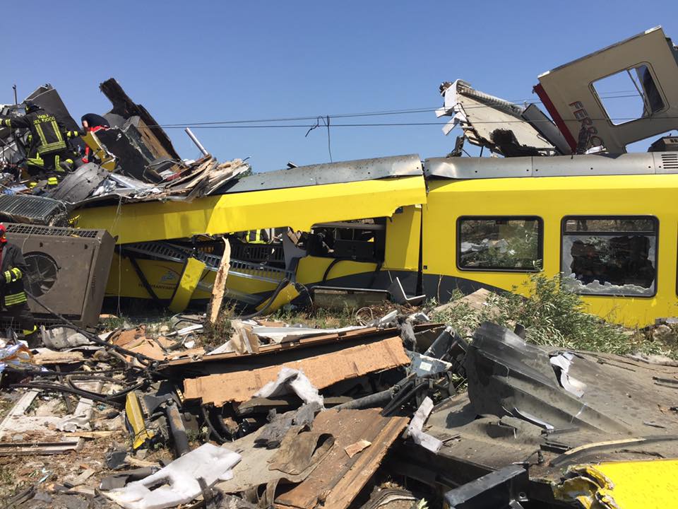 incidente treni puglia