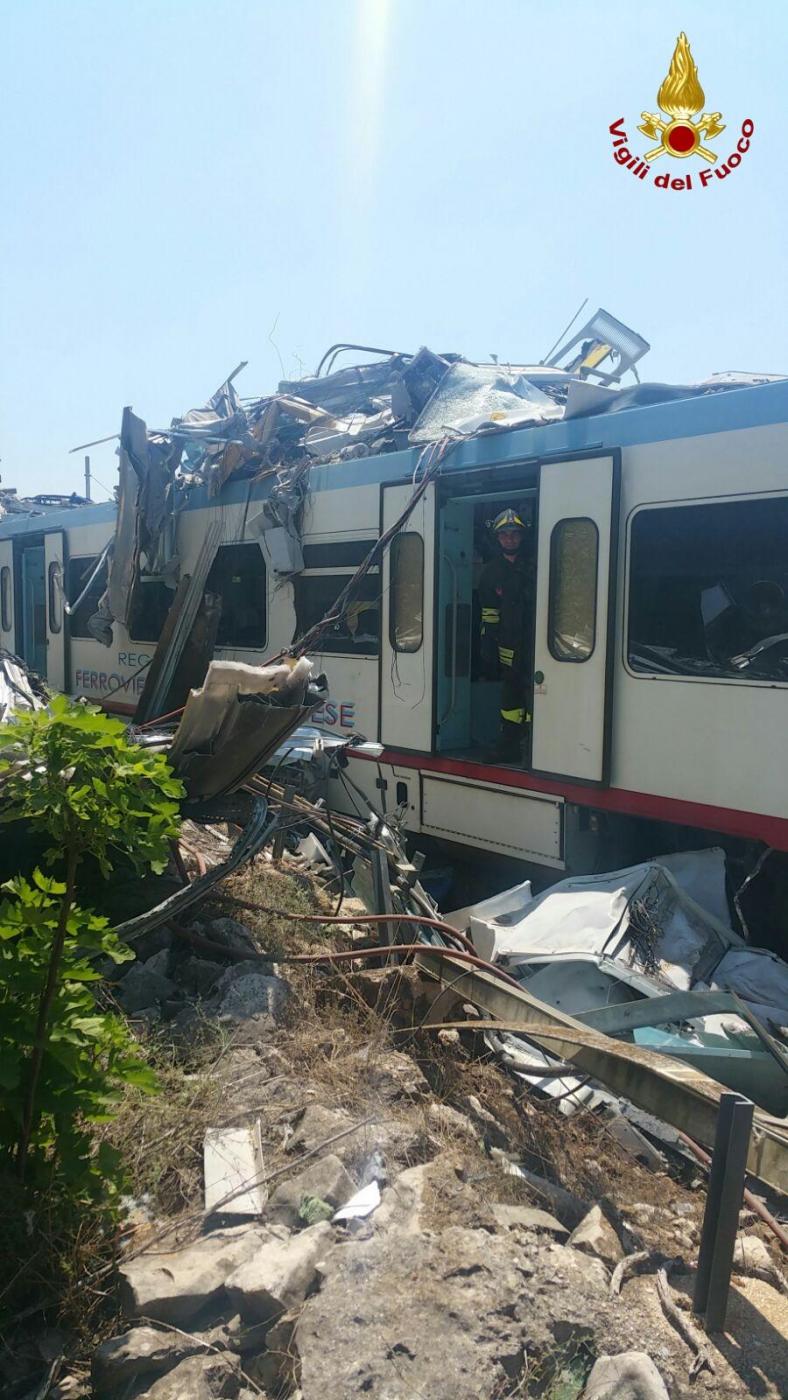 incidente treni puglia