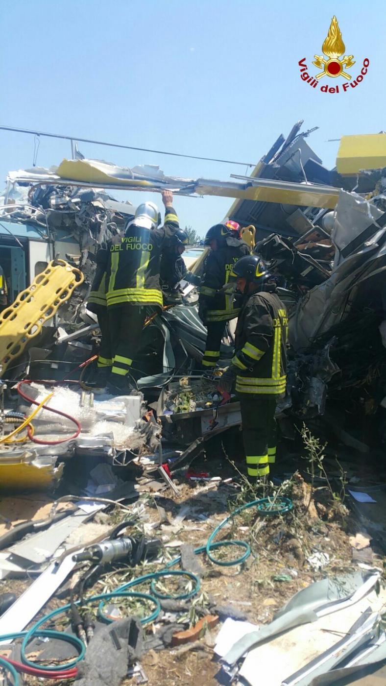 incidente treni puglia