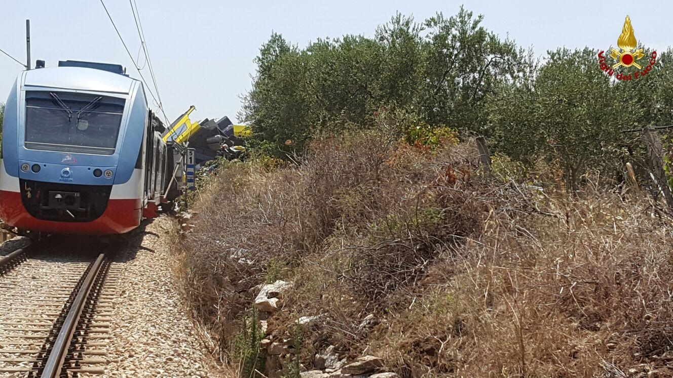 incidente treni puglia