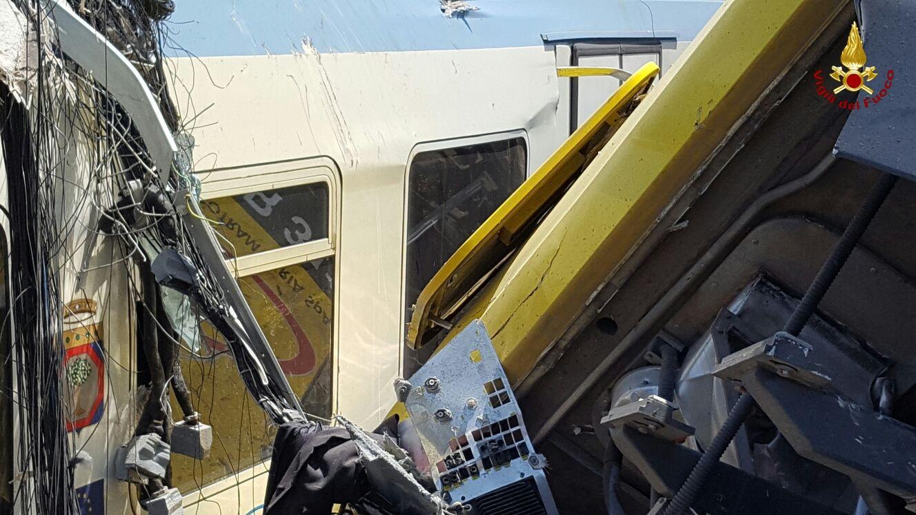 incidente treni puglia