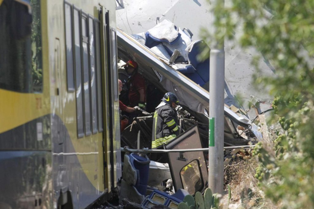 scontro treni Puglia